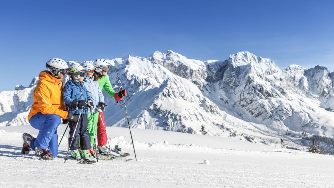 W regionie Hochkönig nauka jazdy na nartach przybiera formę wesołej zabawy na śniegu. Starszym dzieciom, oprócz zabawy, oferuje się emocje.