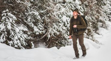 Zimą zawodowy myśliwy wykonuje swoje zadanie w dolinie Habachtal każdego dnia, bez względu na pogodę.
