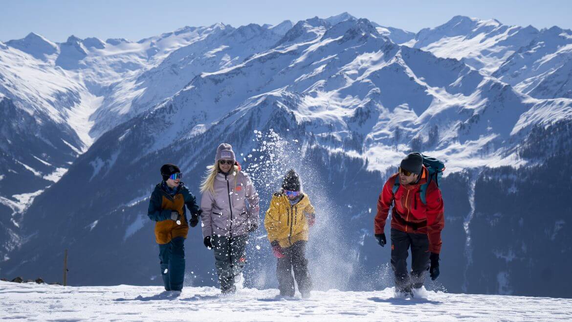 Zimowe wędrówki z całą rodziną przez Park Narodowy Wysokiech Taurów są wspaniałą alternatywą do jazdy na nartach