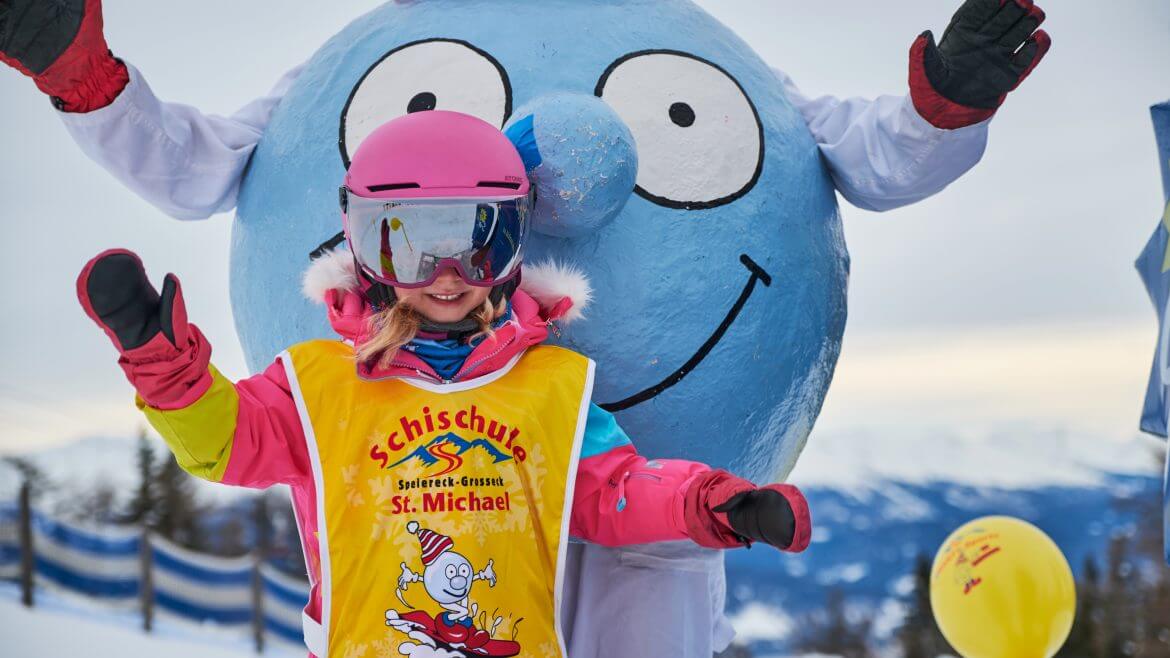 Szkoły narciarskie w Salzburkim Lungau zapraszają dzieci w każdym wieku na kursy naciarskie i na zabawnie urządzone "ośle łączki". 