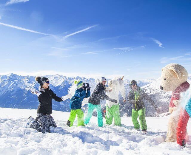Zimą Wildkogel-Arena zaprasza rodziny z dziećmi na białe szaleństwo na stokach i trasach saneczkowych oraz na wiele inych form aktywnego wypoczynku na śniegu.