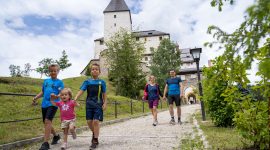 Zamek Maueterndorf zaprasza rodziny z dziećmi 2w niezwykłą podróż w czasie do okresu średniowiecza.