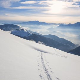 Zimowy wypoczynek poza stokami narciarskimi to bliski kontakt z naturą, mnóstwo zabawy, a czasem adrenalina.