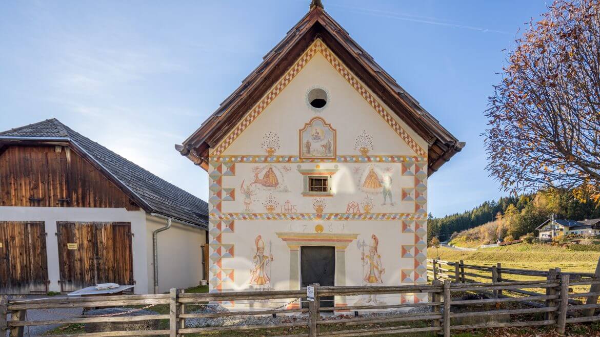 Wśród licznych atrakcji turystycznych, które warto zobaczyć w Salzburskim Lungau, są murowane i malowane spichlerze, jakie stawiano tu w XII wieku.