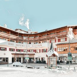 Das Alpenhaus im Ortszentrum von Kaprun im Winter