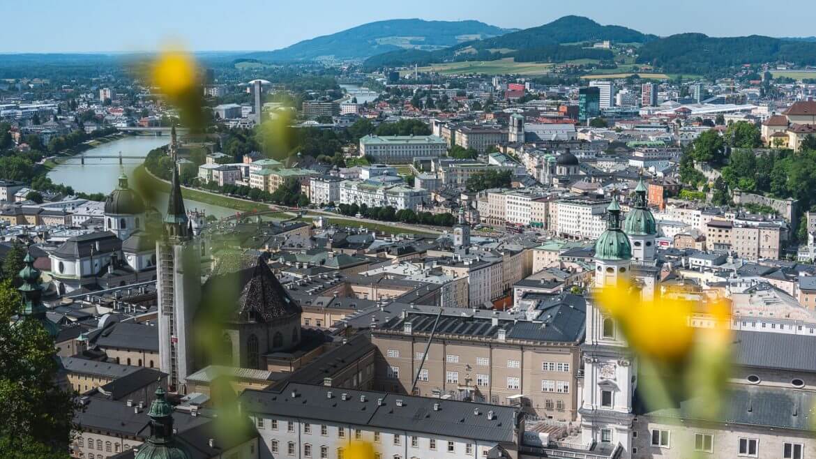 W zalednwie 54 sekundy dostaniesz się kolejką linowo-terenową do twierdzy Hohensalzburg, symbolu miasta, a stamtąd obejrzysz fantastyczną panoramę Starego Miasta.