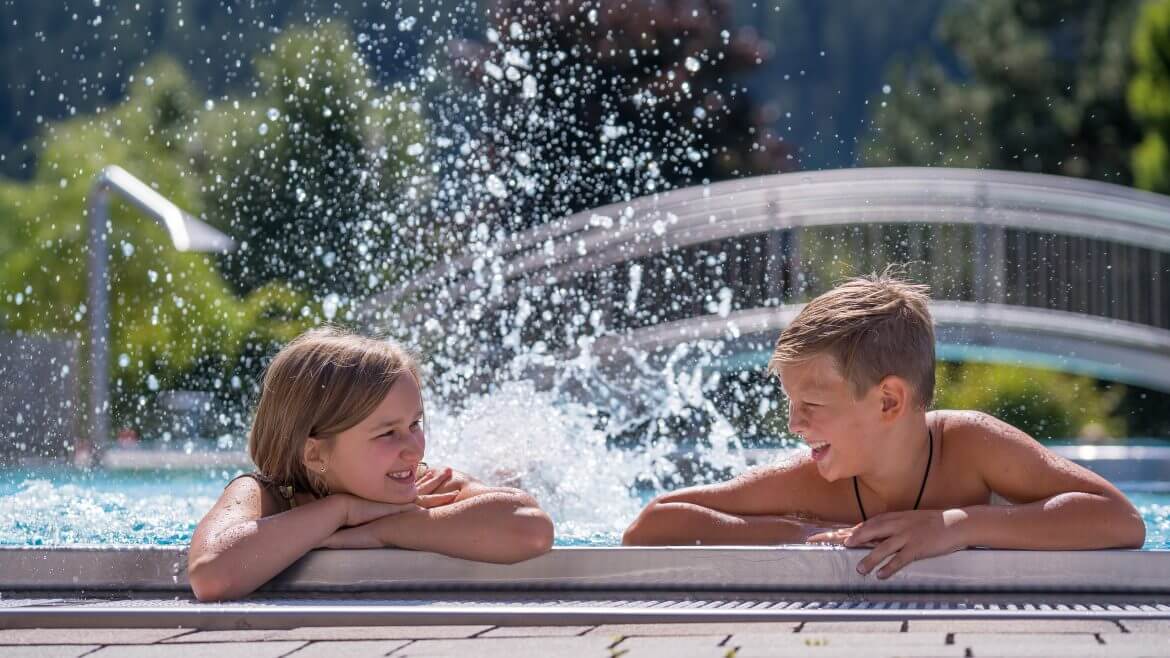 Również dzieci regenerują siły w wodzie, podczas aktywnej zabawy i wypoczynku w przyjemnie ciepłych wodach aquaparku