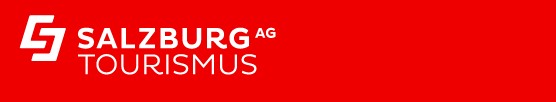 sbgag_tourismus_logo_rot_rgb-002 Logo Salzburg AG Tourismus w kolorze białym na czerwonym tle, podkreślające Salzburg Salzkammergut warto zobaczyć.