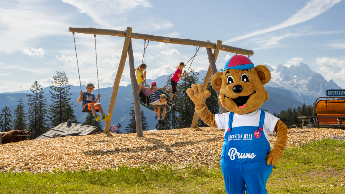 W parku zabawy i rozywki Brunnos Welt czeka na dzieci sympatyczny niedźwiadek i jego przyjaciele, którzy uczą i bawią maluchy