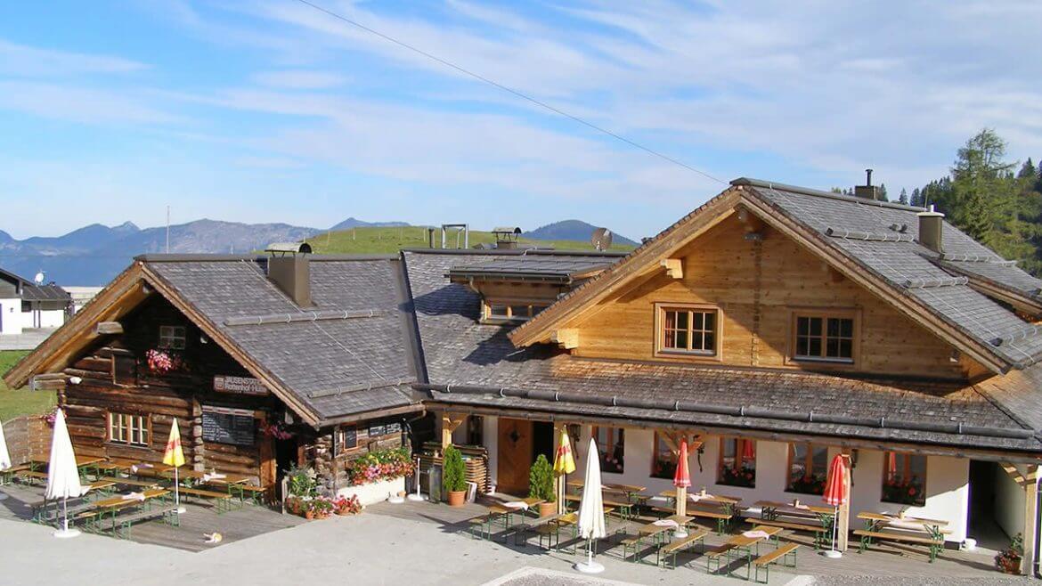 Schronisko Rottenhoffhütte w regionie Dachstein West specjalizujące się w produkcji serów i zaprasza wędrowców na wyborne śniadania, alpejksie przekąski i regionalne przysmaki.