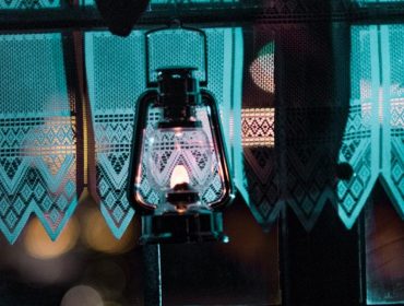 stille-nacht-tirol-achensee-laterne-1170×658 Historia kolęda "Cicha noc, święta noc" jest tak zagadkowa, że pieśń obrosła w mity i legendy