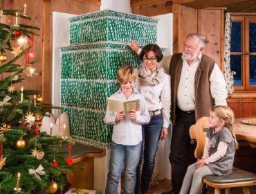 stille-nacht-weihnachten-1170×658-1 Wspólne śpiewanie kolęd i pastorałek pod choinką to tradycja Ziemi Salzburskiej