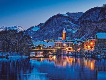 Hallein pod Salzburgiem był niegdyś ważnym miejscem produkcji soli. Tu ostatnie lata swojego życia spędził jako kompozytor i organista Franz Xaver Gruber. Hallein w zimowej szacie.