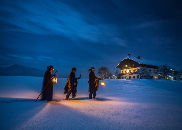 Aż 13 miejscowości na Ziemi Salzburskiej, w Górnej Austrii i Tyrolu związane jest sszczególnie z kolędą Cicha Noc. Zapraszamy na nastrojową podróż do tych miejsc.