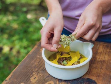 Maść żywiczna, której recepturę przekazywali sobie mieszkańcy salzburskiego Pinzgau z pokolenia na pokolenia, wciąż wytwarzana jest w domach jako wszechstronne lekarstwo.