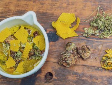 Maść żywiczna, której recepturę przekazywali sobie mieszkańcy salzburskiego Pinzgau z pokolenia na pokolenia, wciąż wytwarzana jest w domach jako naturalny środek leczniczy o szerokim zastosowaniu.