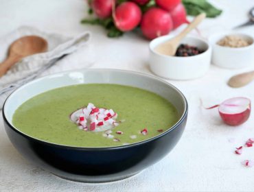 Zupa z dziewięciu ziół to na Ziemi Salzburskiej tradycyjna potrawa jadana w Wielki Czawartek. Zioła symbolizują powrót natury do życia po mrocznej zimie.