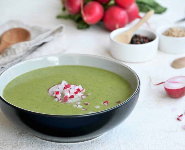 Zupa z dziewięciu ziół to na Ziemi Salzburskiej tradycyjna potrawa jadana w Wielki Czawartek. Zioła symbolizują powrót natury do życia po mrocznej zimie.