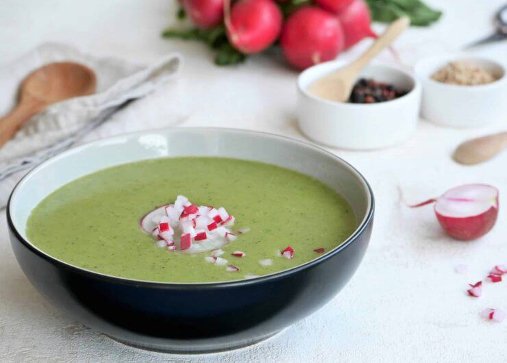 Zupa z dziewięciu ziół to na Ziemi Salzburskiej tradycyjna potrawa jadana w Wielki Czawartek. Zioła symbolizują powrót natury do życia po mrocznej zimie.