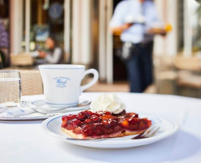 Placek ze śliwkami w słynnej salzburskiej Café-Konditorei Fürst
