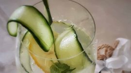 Gin z tonikiem i ogórkiem to klasyczny drink na ciepły, letni wieczór.