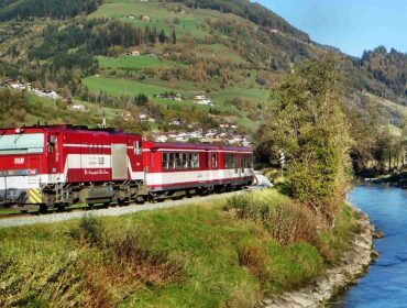 Kursująca w salzburskim okręgu Pinzgau kolej wąskotorowa zaprasza na podróże w stylu retro.