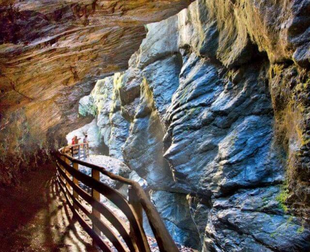 sankt-johann-alpendorf-bergbahnen-pongau-salzburger-land-austria-medium-264-1170×658 Skalny wąwóz Liechtensteinklamm koło St. Johann na Ziemi Salzburskich zalicza się do największych cudów alpejskiej natury.