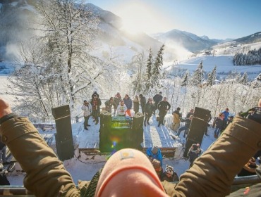 Kultowe party na otwarcie sezonu narciarskiego w Saalbach - Rave on Snow.