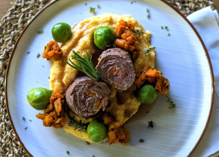 Rindsrouladen cremige Polenta Kürbis-Kohlsprossengemüse_Isstgut_Höfelmaier.jpg